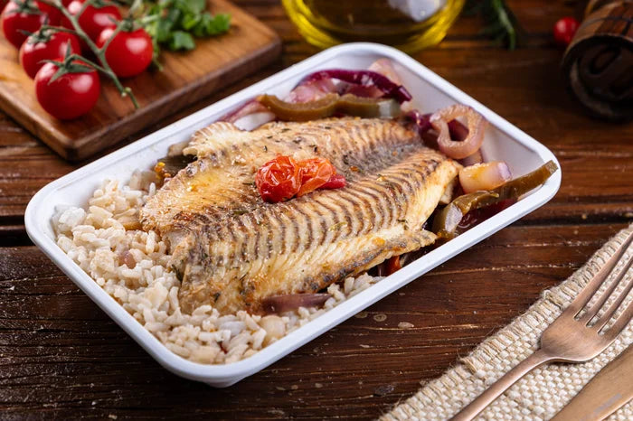 FILÉ DE SAINT PETER COM ARROZ DE COCO E LEGUMES