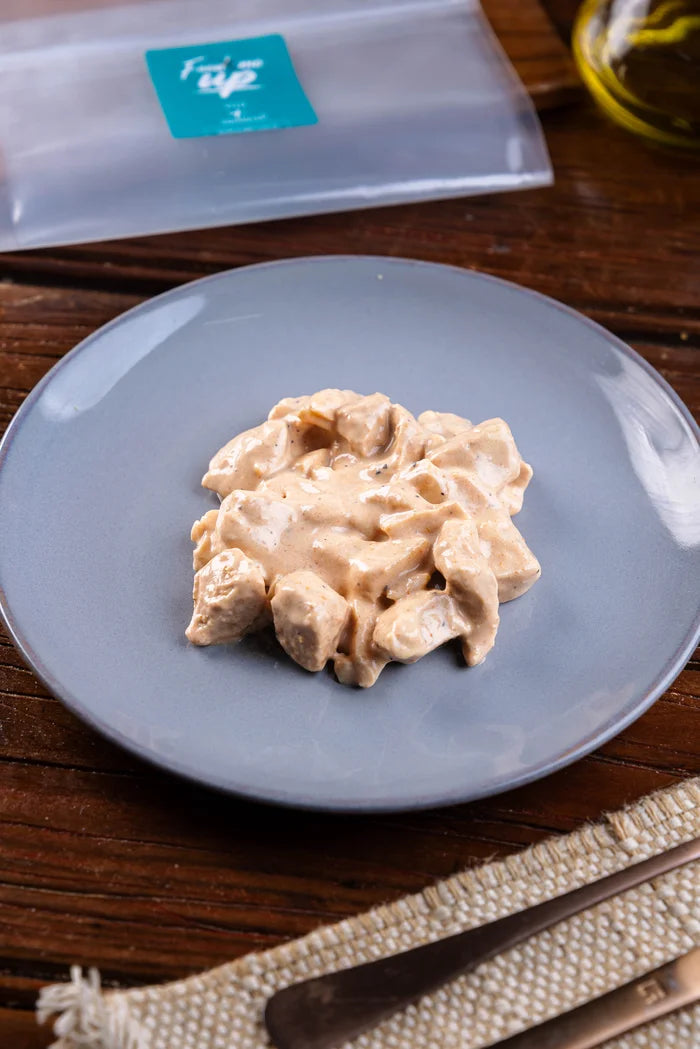 PORÇÃO DE STROGONOFF DE FRANGO COM COGUMELO PARIS 100GR